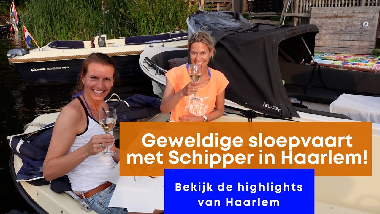 Sloepvaren door de grachten van Haarlem.