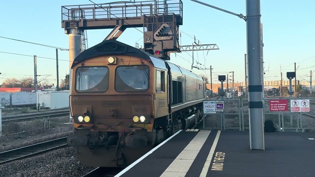 Seen here is a Gbrf Class 66786 crawling its way through Peterborough towards march up R.S (0L99) 
