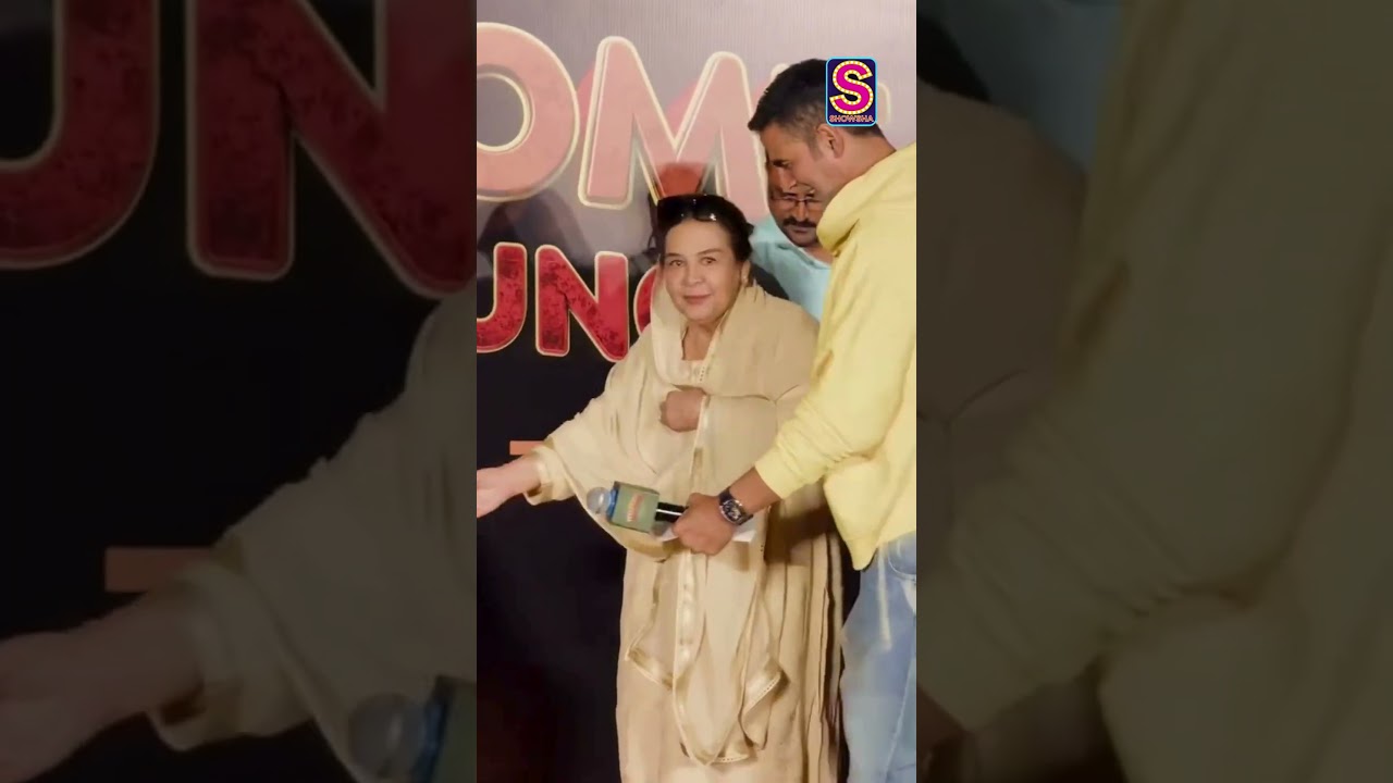 Heartwarming Moment! Akshay, Suniel & Jackie Help Farida Jalal On Stage | N18S #shorts