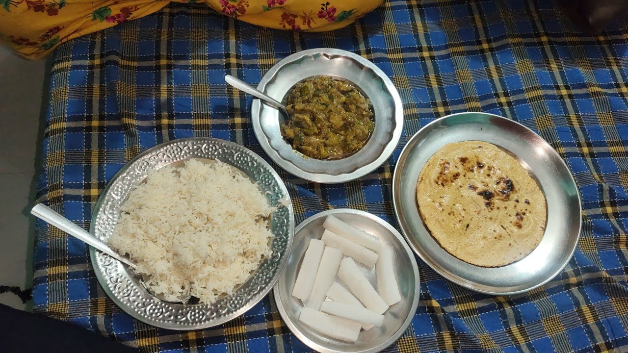 Date 19/2/2026 meri mammi ke hath ka lunch 🥰🥰kaddu ki sabji or holi special papad👌👌