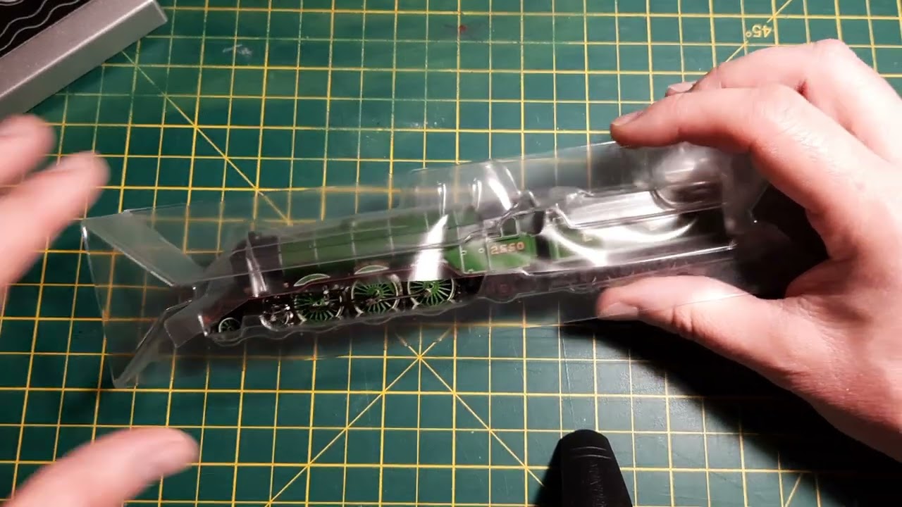 Hornby Scotsman train set TT gauge - unboxing and first inpressions