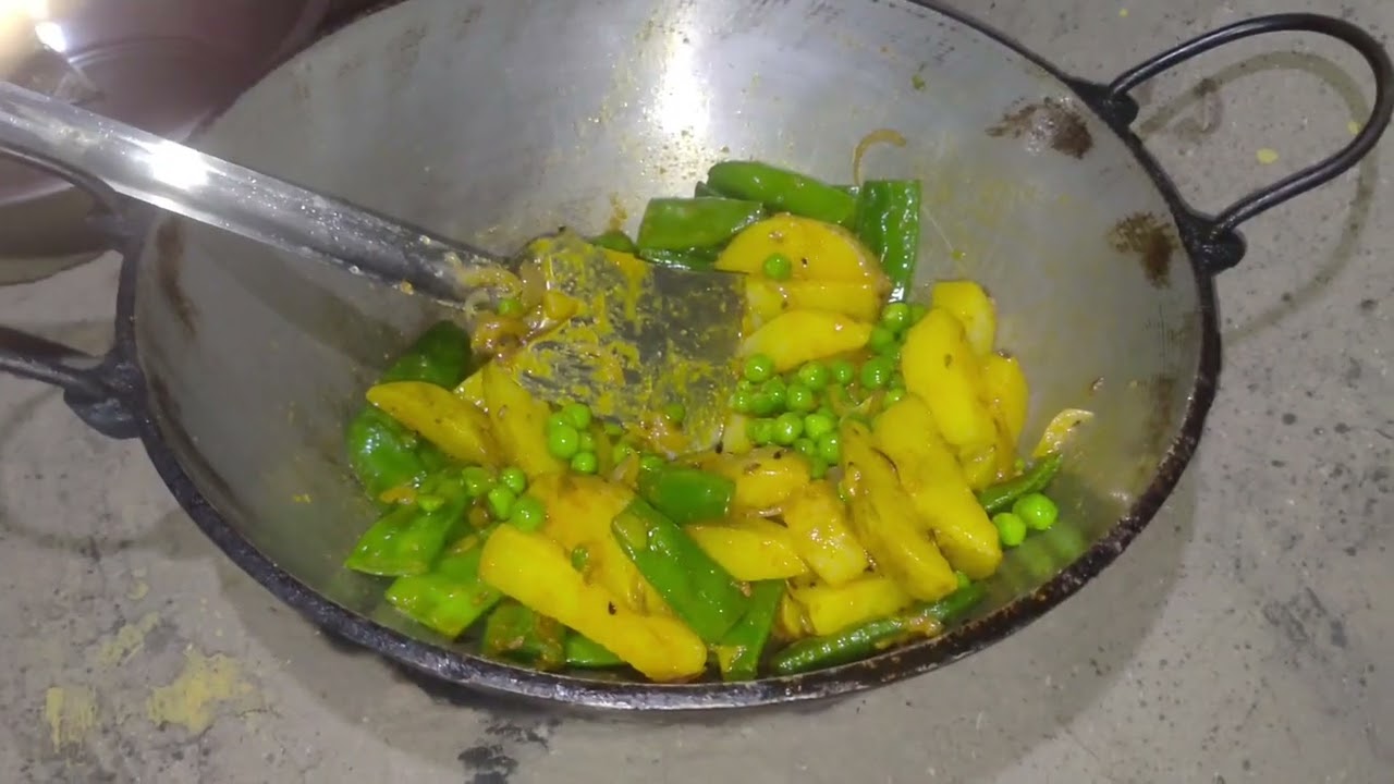 বাঙালির খুবই জনপ্রিয় রুই মাছের ঝোল। rui macher jhol recipe। #ruimacherjhol #villagecooking