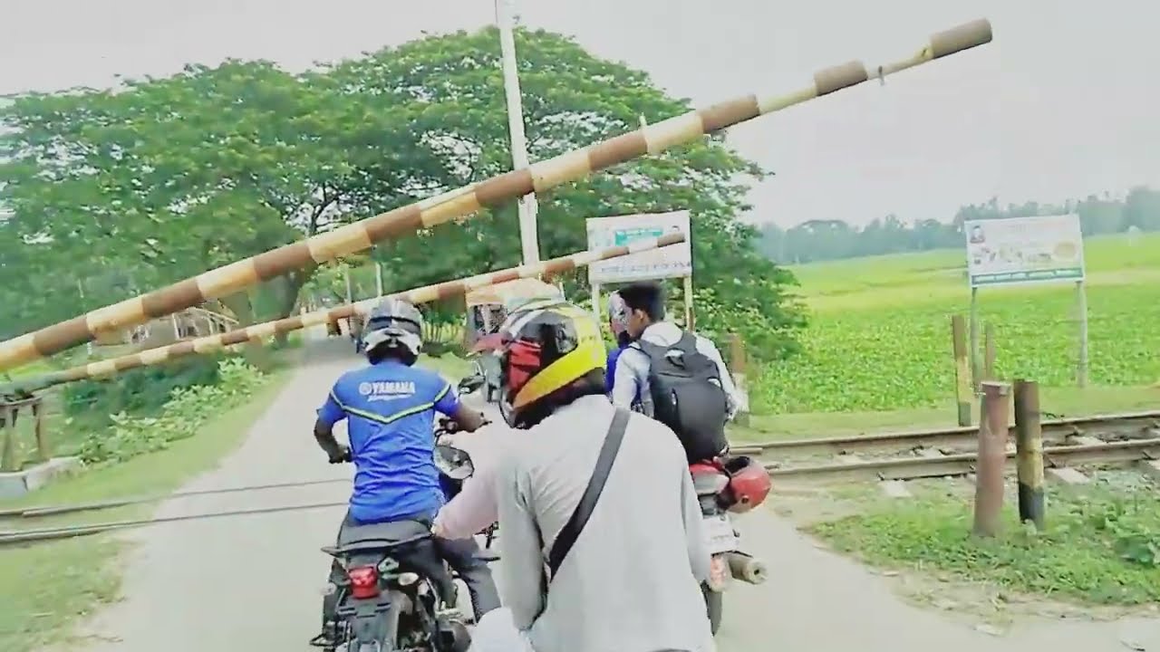 বাইকার এবং ট্রেইন যখন একসাথে হয়  তখন কি হয় দেখুন || Rupganj bikers #bikershorts #bike #tranding