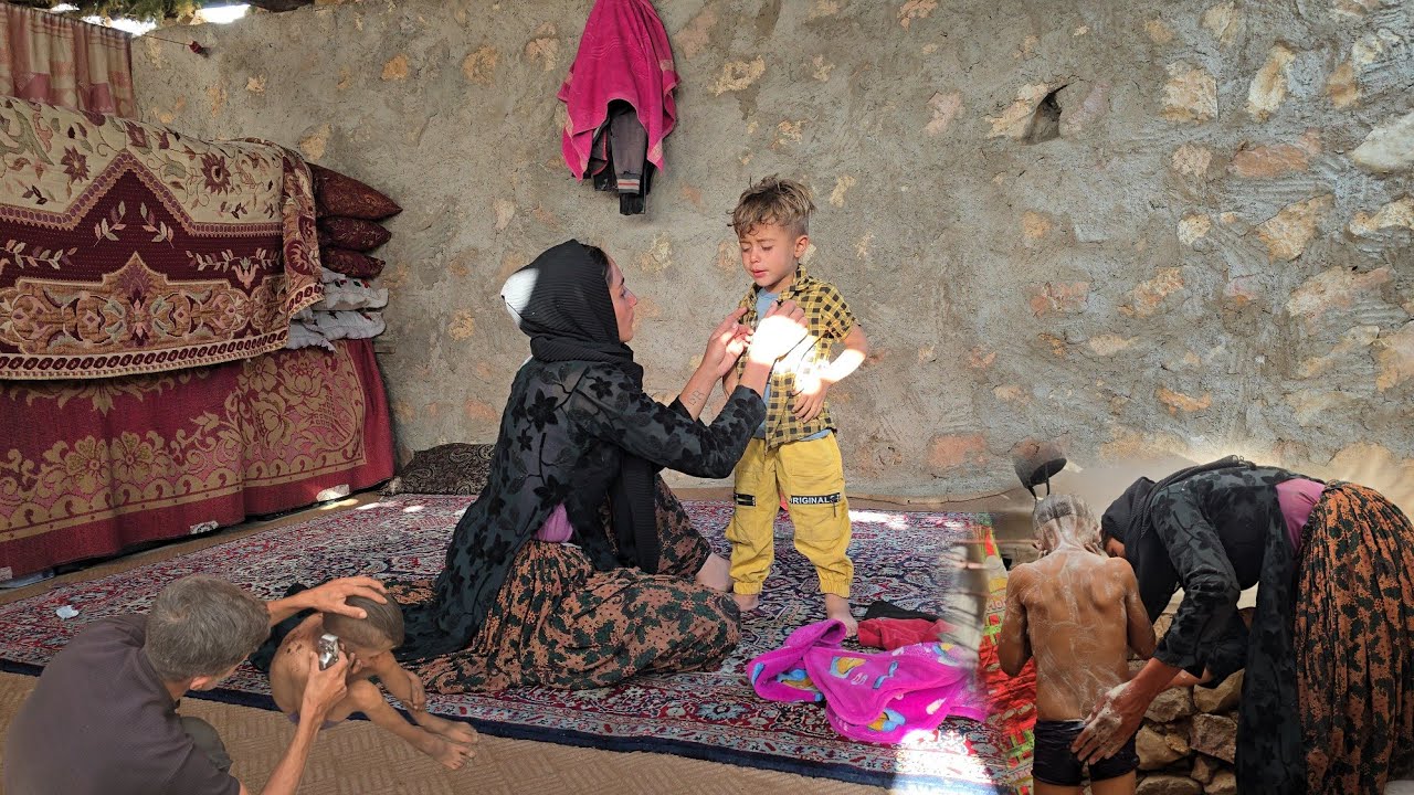 Nomadic life: Cleaning children👩‍❤️‍👨 by nomadic women🧕