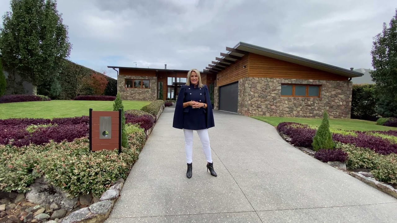 HOUSE TOUR: Montville, Sunshine Coast Prize Home!
