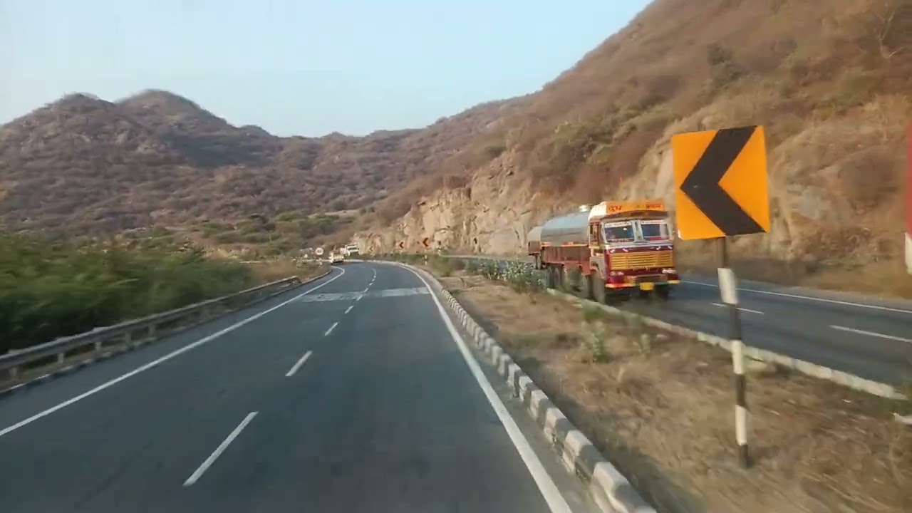 सिरोही घाट का नजारा घाट के अंदर गाड़ियां कैसे उतरती है आप देखो पूरागार्डन क्षेत्र
