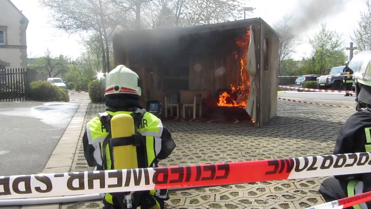Feuerwehr Hollfeld - Vorführung Zimmerbrand am Tag der offenen Tür 2013