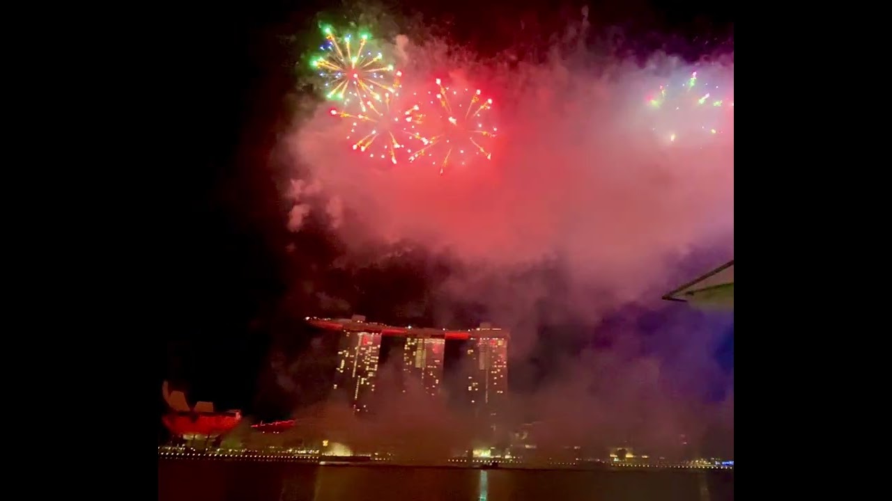 The most spectacular part is the Singapore New Year’s Day fireworks.