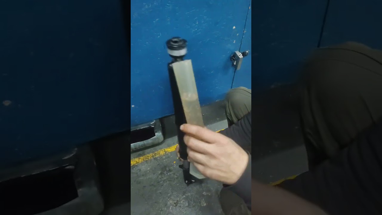 CAMBIO DE RETENES DE SUSPENSION VOGE 300 DS. CORRECCION: LLEVA 350CC CADA BARRAL.