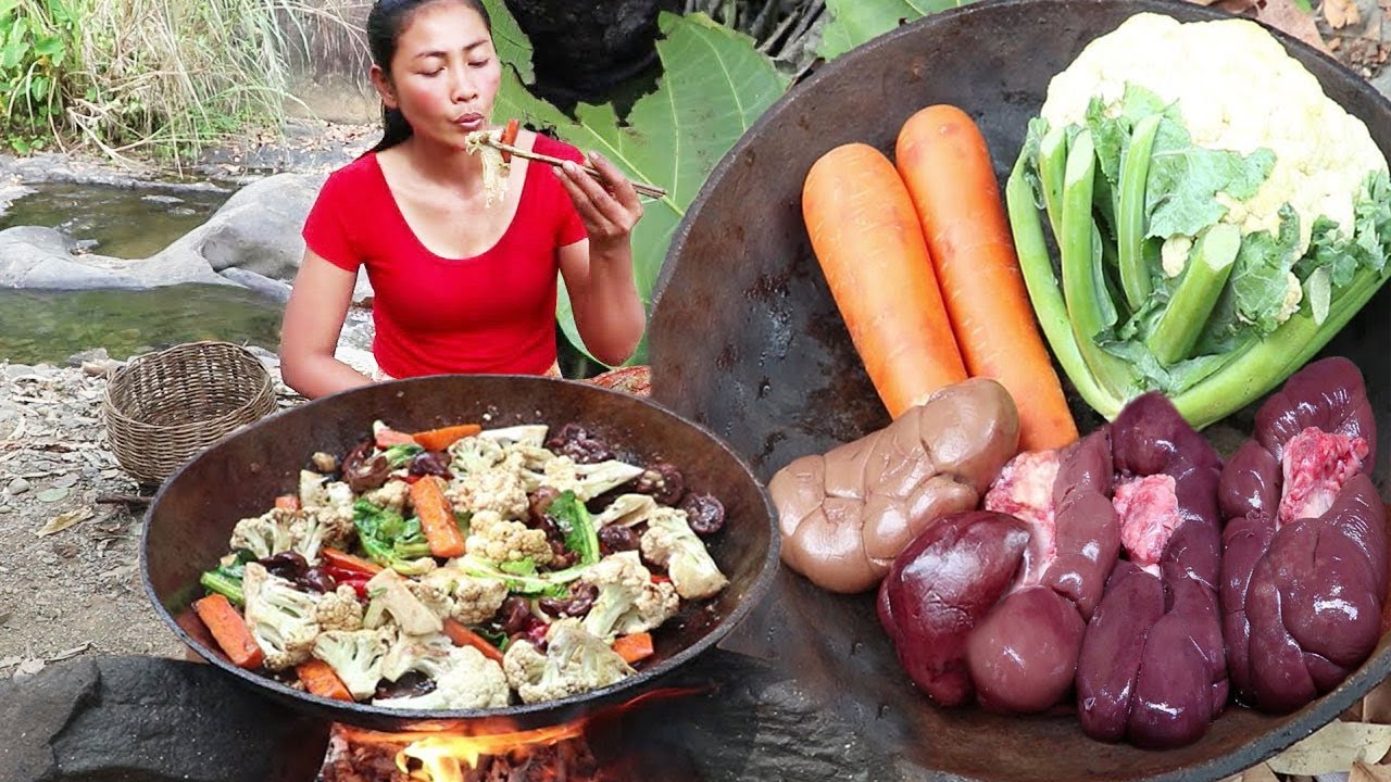 Cooking delicious cow kidneys with carrots and cauliflower @SurvivalCookingTV