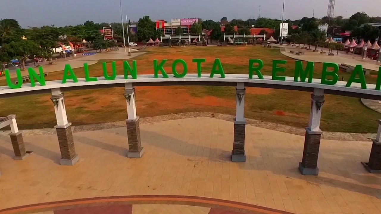 Alun alun kota Rembang jawa tengah aerial drone footage