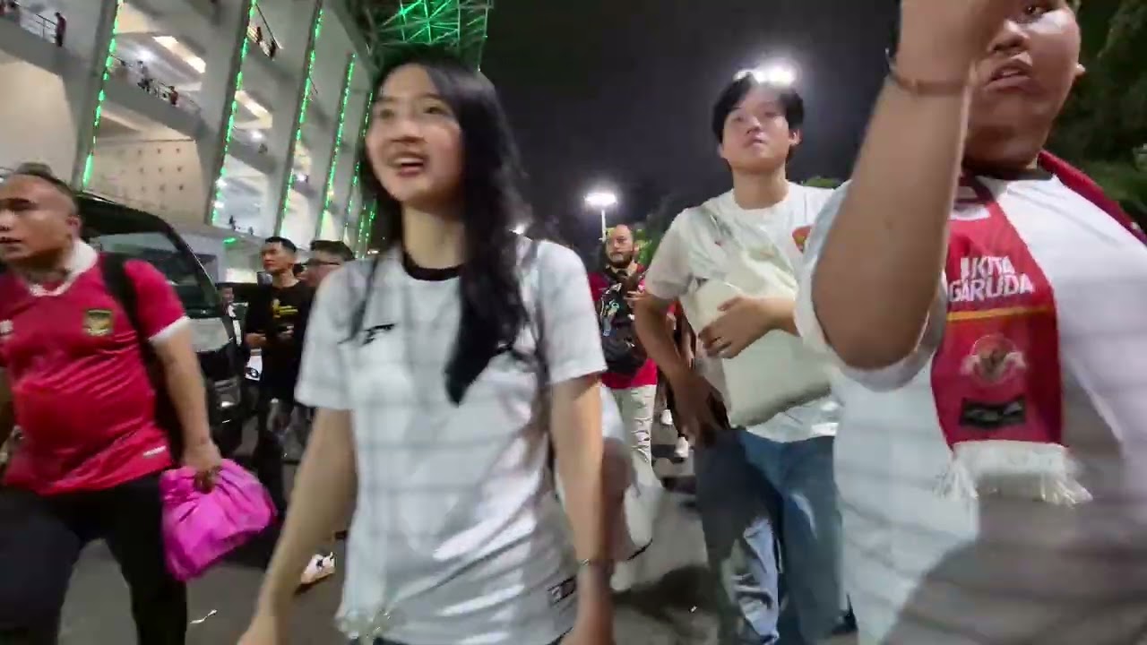 Jalan Pulang Ramai Ramai Sehabis Dukung Timnas di GBK