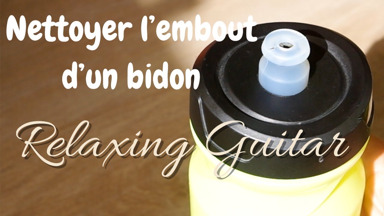 Nettoyer l'embout d'un bidon de vélo, vidéo satisfaisante et relaxante.
