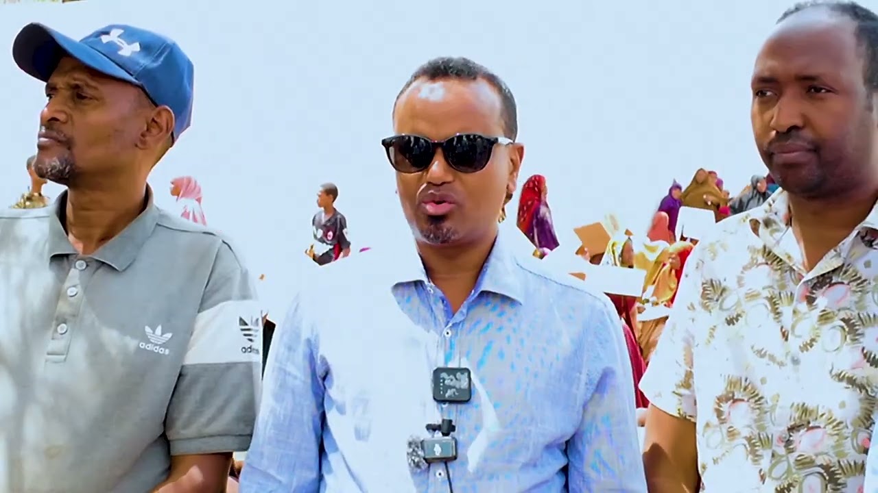 Xildhibaan Saalax Shariif  oo ka tirsan BFS ayaa deeq raashin ah gaarsiiyay qoysas ku sugan Awdiinle