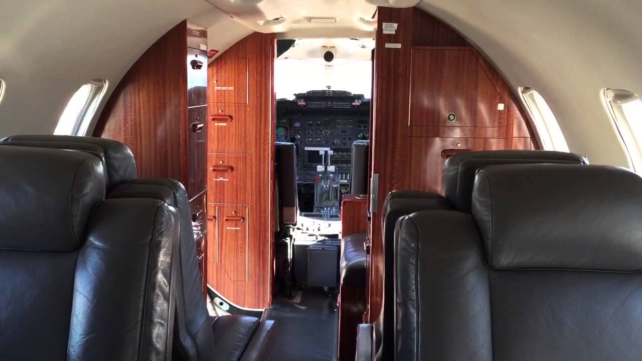 Travelaire Charter Services Lear 35 N97LE