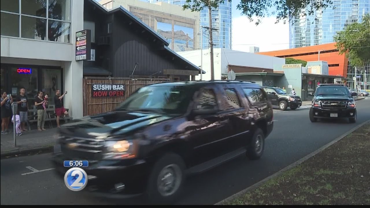 President Obama and daughters eat at Side Street Inn, venture into Waikiki