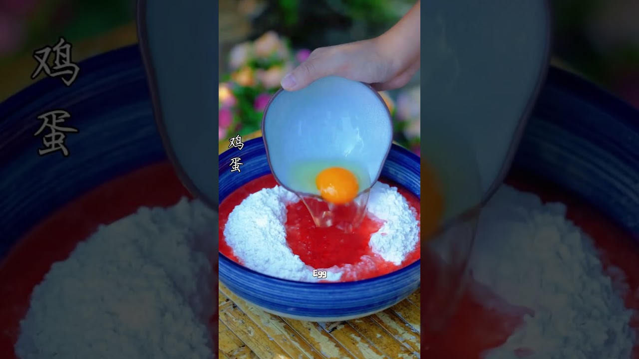 A Chinese Pastry That Blooms Like a Lotus &mdash; Handmade Lotus Flower Su