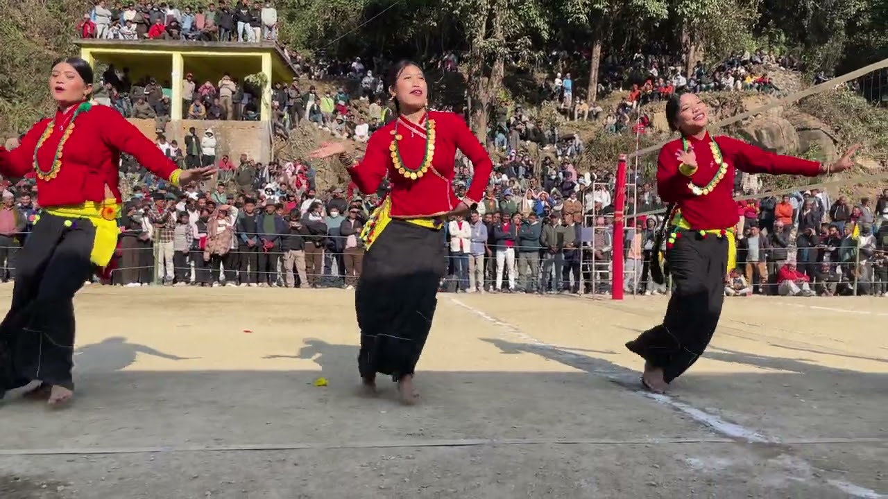 स्याड्जालि चेलिहरुको नाच