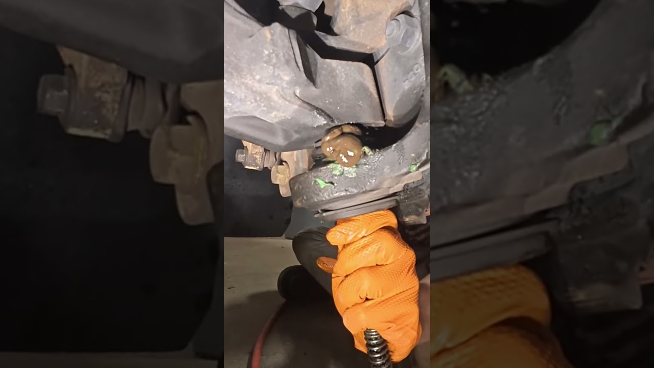 мы добавили пресс-масленку к необслуживаемому шаровому шарниру! посмотрите, что получилось!