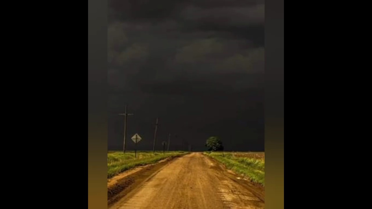 A storm is coming,which scenery you will choose?#storm#mesocyclone#supercell#scenery#asthetic#nature