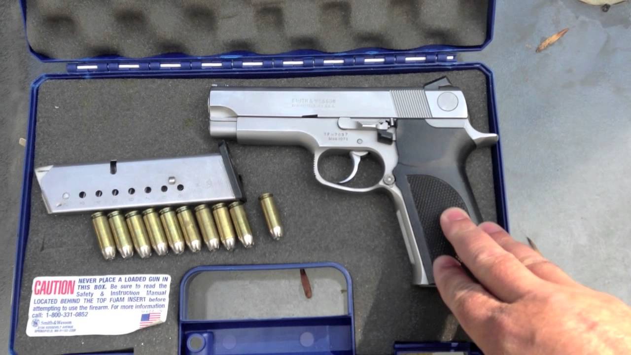 S&W 1076