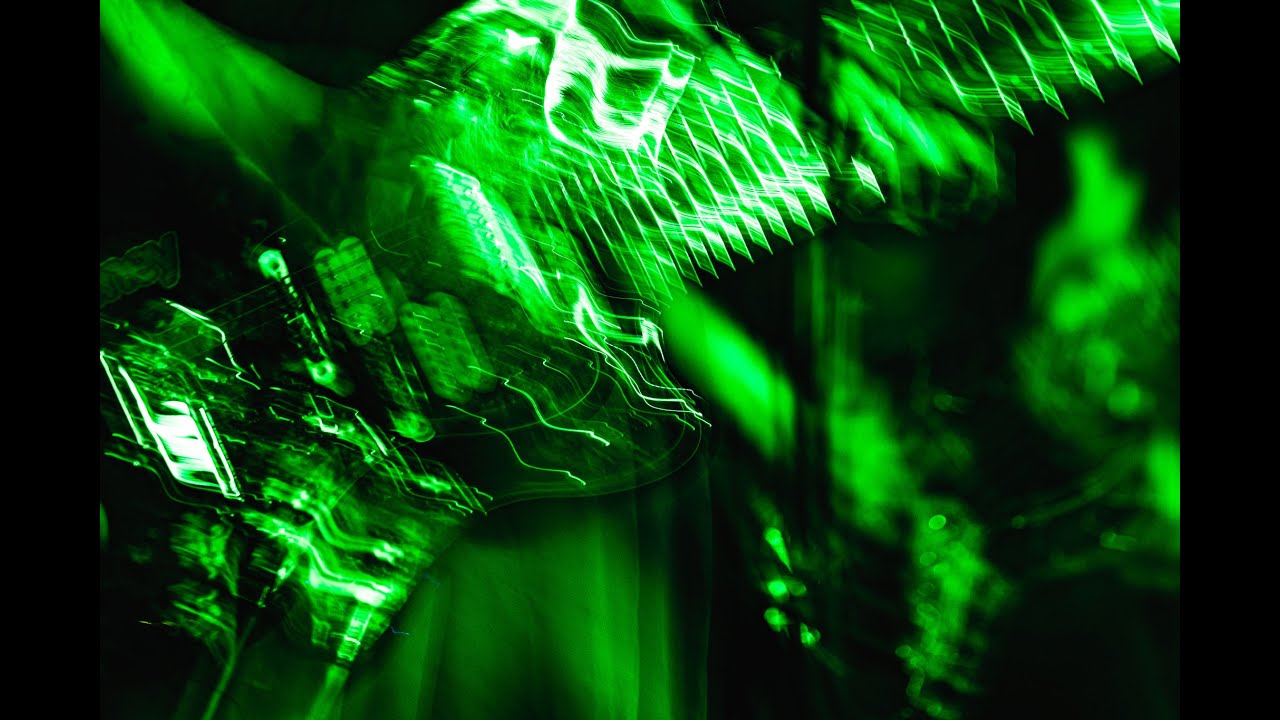 Trauma Ray performing Chameleon in full.