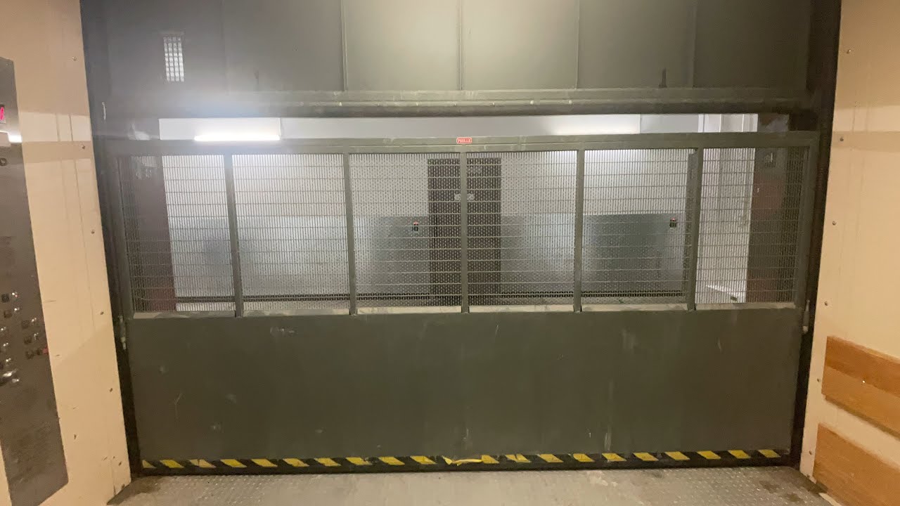 EPIC MOTOR: MEI Dry-Powered Hydraulic Freight Elevator @ Square One - Mississauga, ON