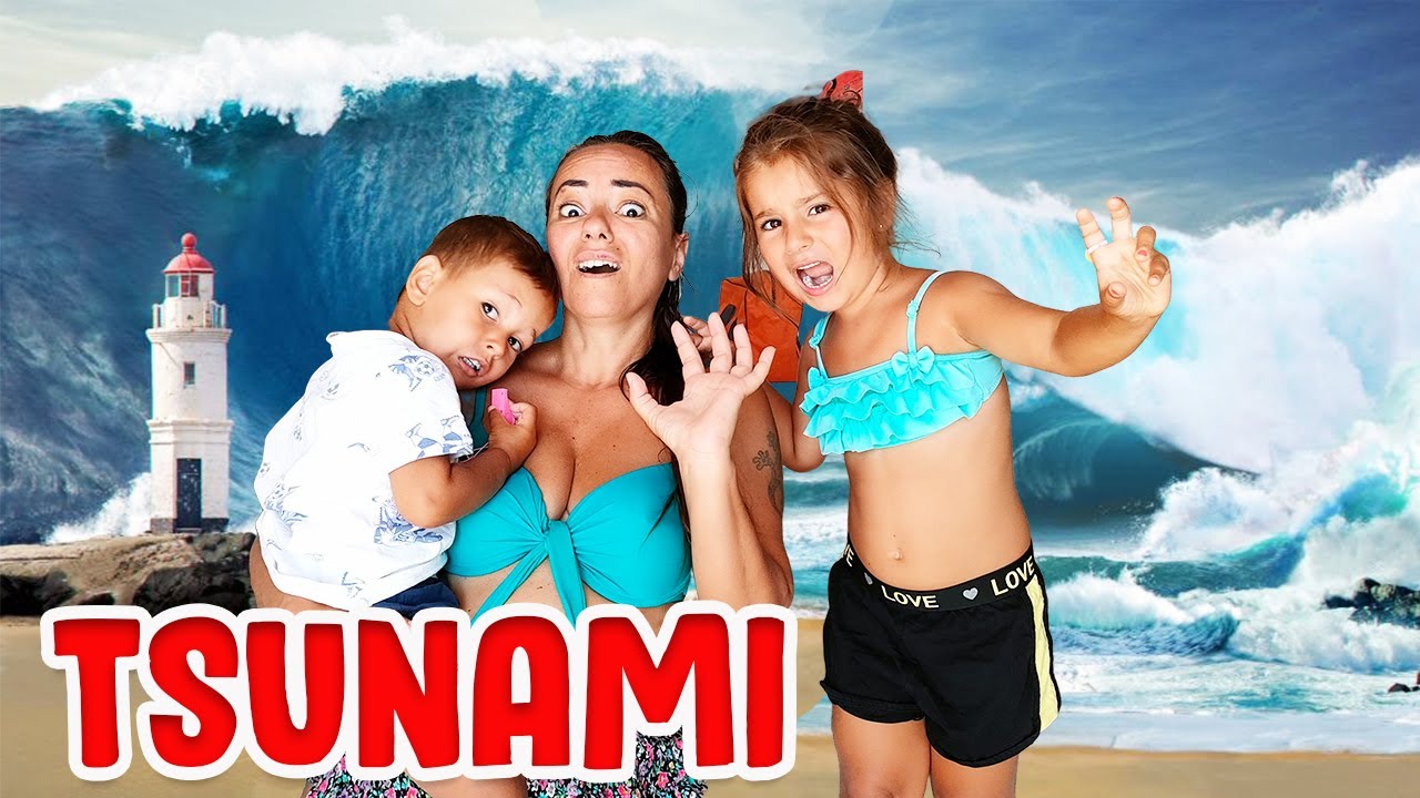 MARTINA MISSY E MAMMA TY RIMANGONO INTRAPPOLATI AL MARE IN SPIAGGIA IN MEZZO ALLO TSUNAMI CON LEON