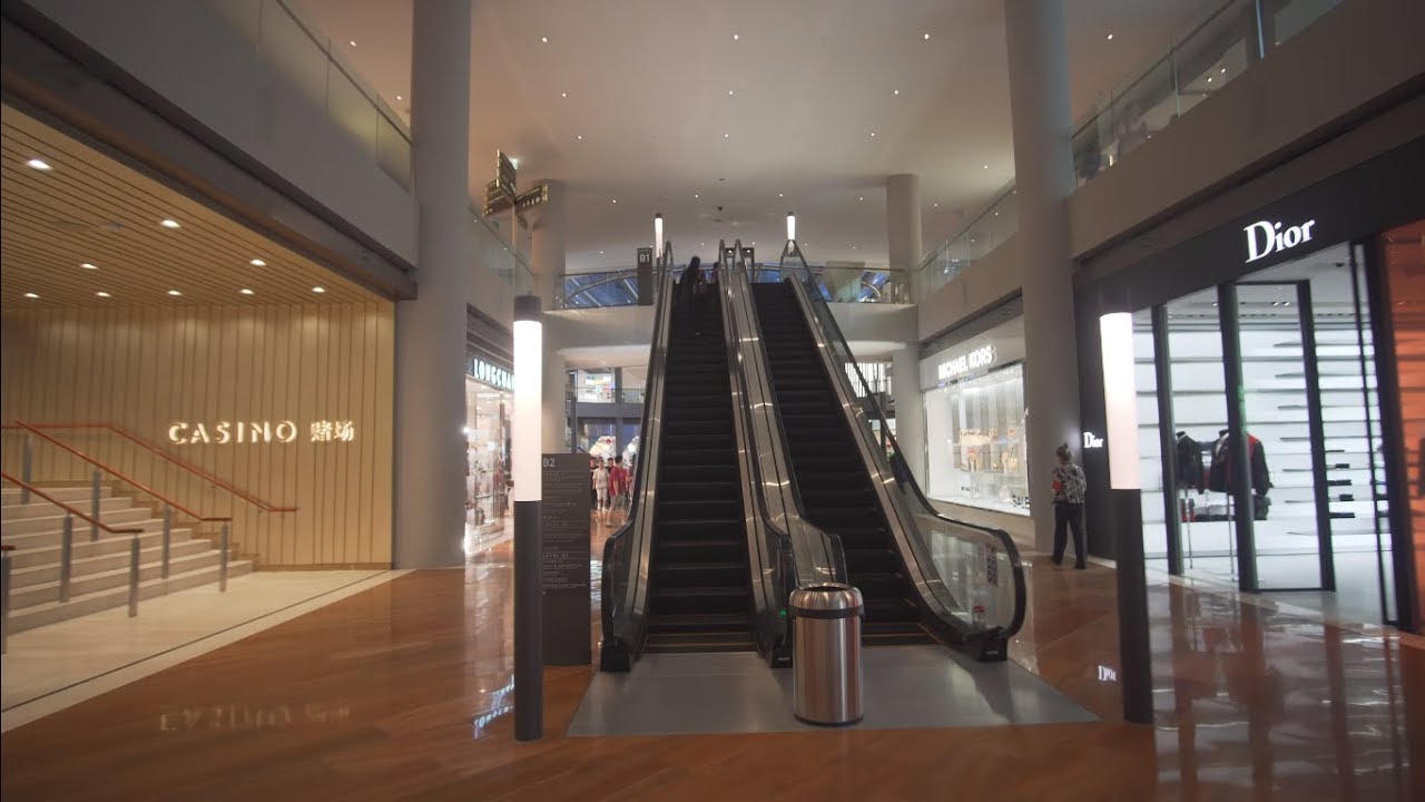 Singapore, walking around in Marina Bay Sands shopping mall, 16X escalator