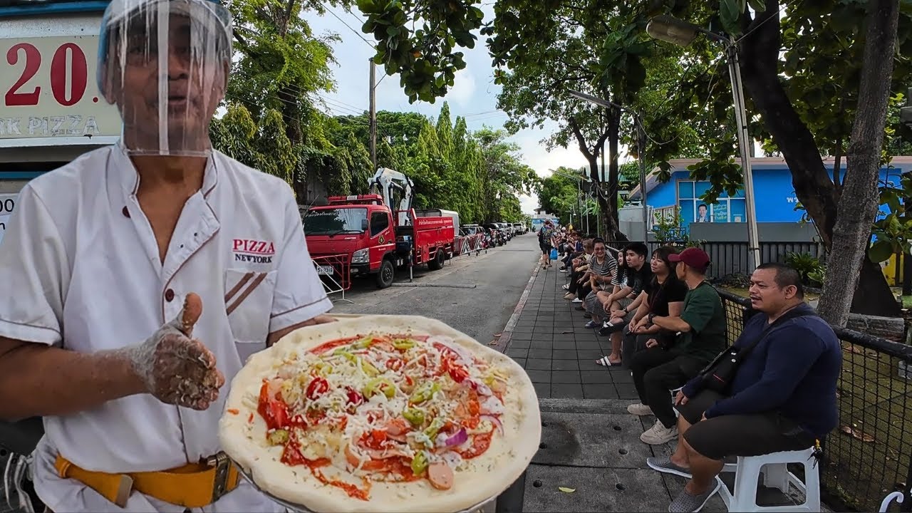 Line Stretches Down the Street for His 60-Cent Pizza🍕 | Uncle Bakes Fresh Pizza in Bangkok Food Cart