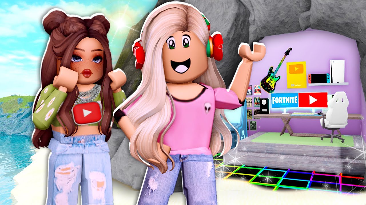 YOUTUBER выгнали... Я построил ей секретную игровую комнату (Roblox)