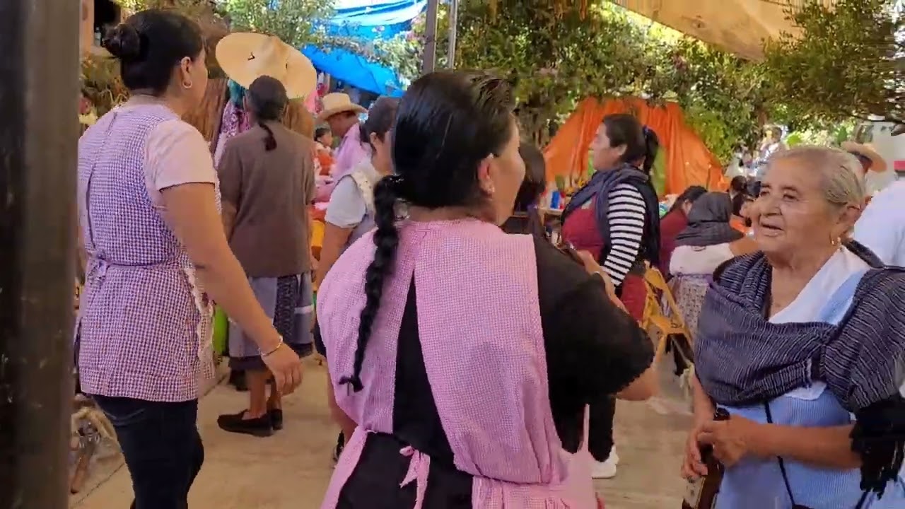 Y ASÍ BAILAN EN  SANTA ROSA CAXTLAHUACA-FESTEJANDO EL  4TO VIERNES DE CUARESMA -BANDA BICENTENARIO