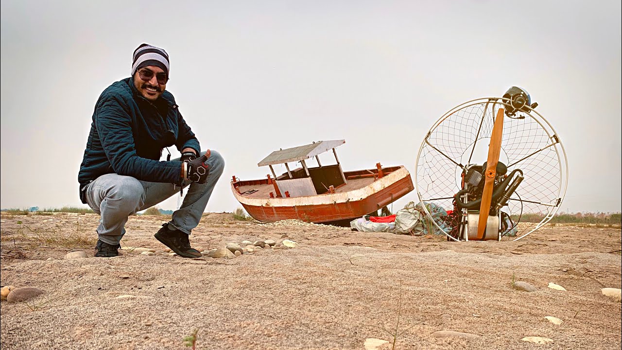 Discovered an abandoned boat on my sky jeep / Paramotor camping