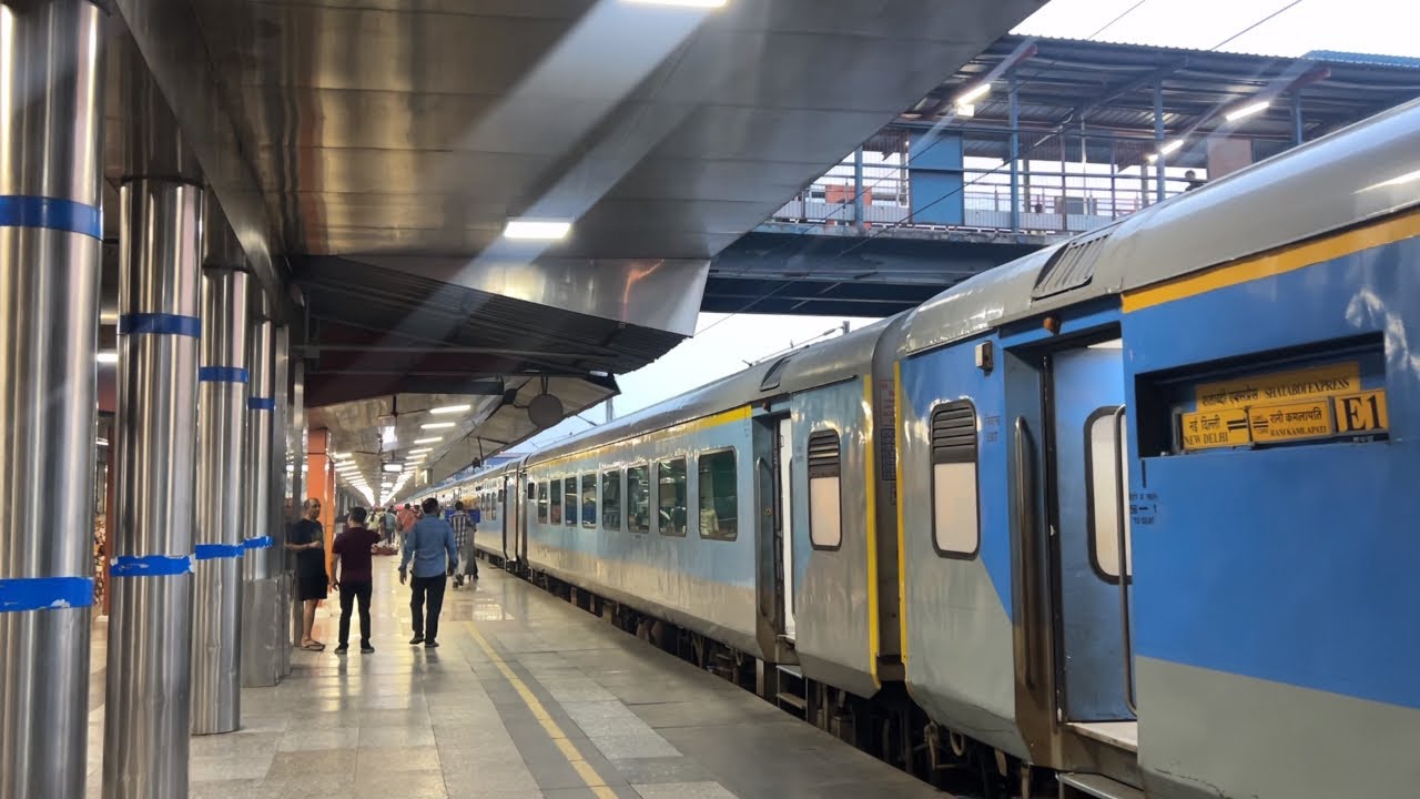 “DELHI TO BHOPAL SHATABDI EXPRESS Train 🚂  journey Vlog 📷 … this video was made just for fun.” 😄