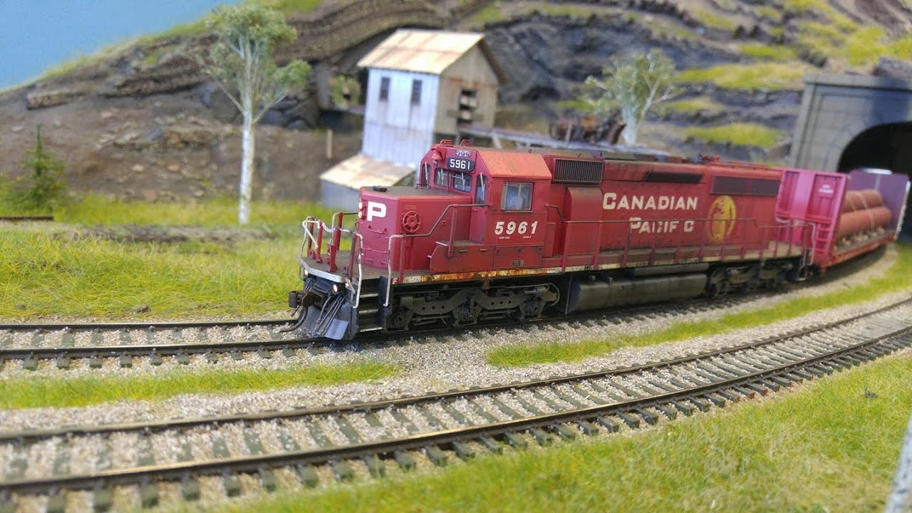 Supertrain 2018!!! Rob Arsenault, Weather My Trains - HO Scale Border SD40-2 Pulling a Mixed Freight