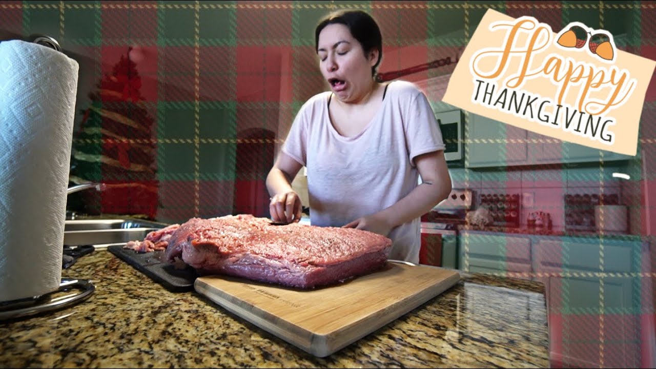 COOKING BRISKET FOR OUR THANKSGIVING! 👌🦃