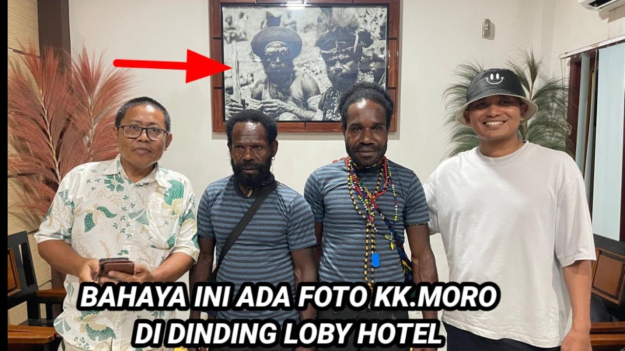 TRIMAKASIH MR.E KK MORO TIDUR DIHOTEL USMAN SENTANI,ADA FOTO KK MORO LAGI DI DINDING LOBI HOTEL