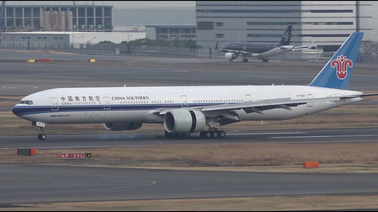 China Southern Airlines Boeing 777-300ER B-7588 Landing at HND 34L
