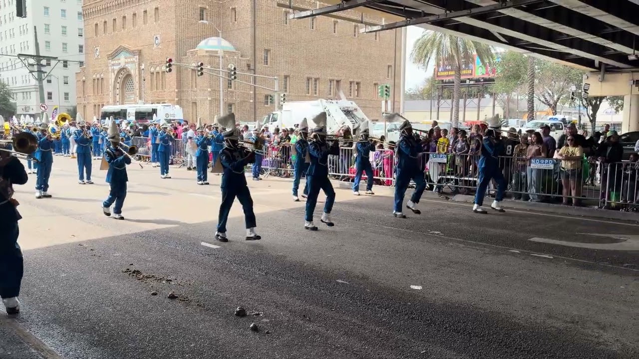 YACS under the bridge iris parade 2026