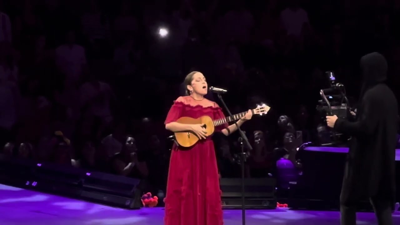 Natalia LAFOURCADE “ HASTA LA RAÍZ” en concierto 