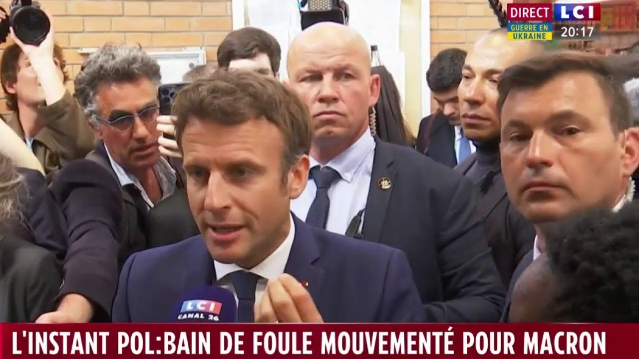 Emmanuel Macron : un premier bain de foule mouvementé