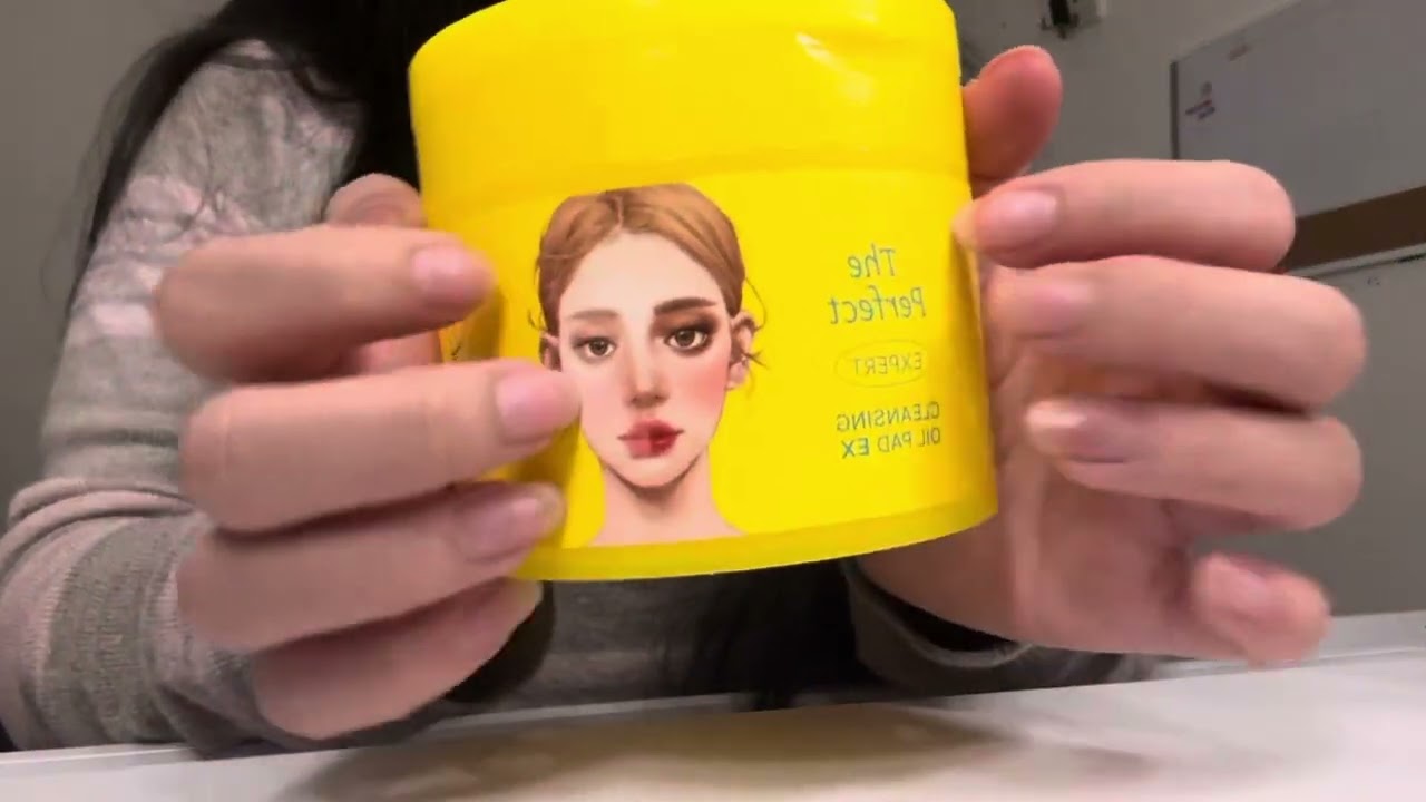 ASMR tapping and scratching