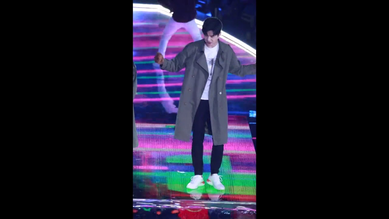 刘昊然《Happy扭腰》focus，这么近看昊然弟弟跳舞还是第一次