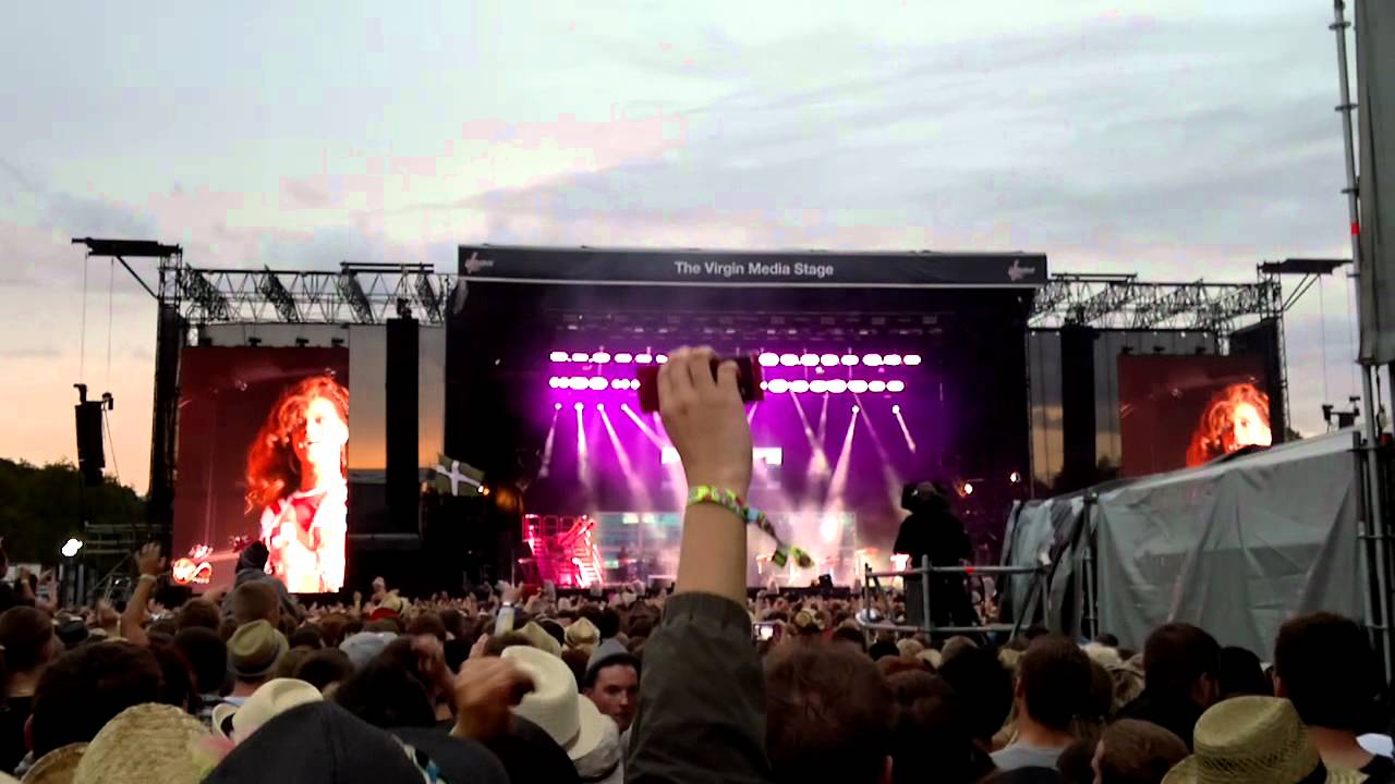 V Festival 2011 Weston Park - Rihanna - Hard - Facebook Me Ianm3247