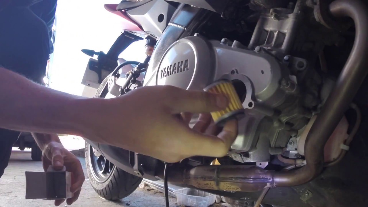 Yamaha YZF R-125 oil change