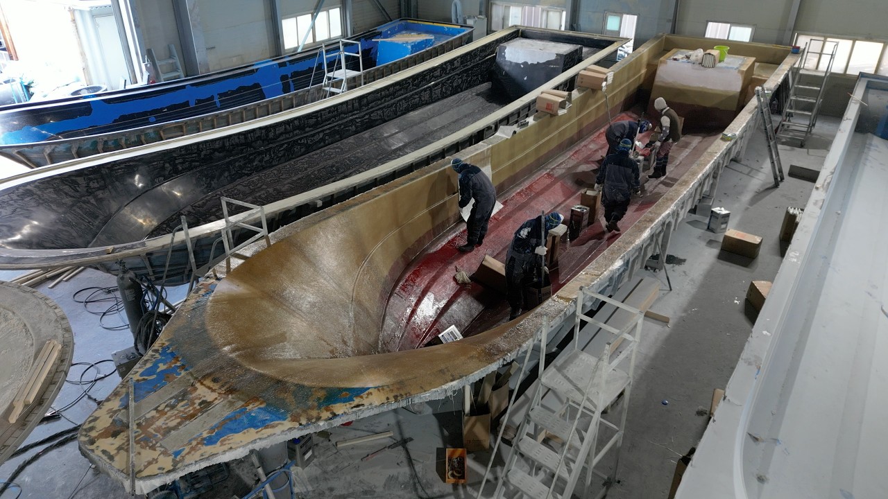 Процесс изготовления корабля из стекловолокна. Удивительная корейская верфь.