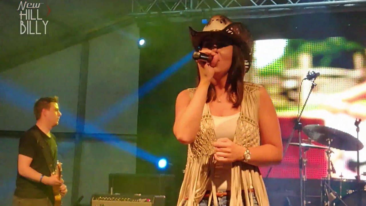 Lisa McHugh - Applejack - Live!