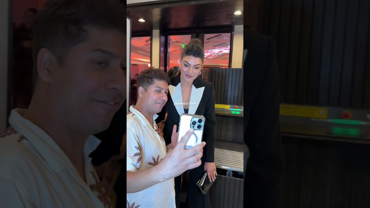 Fan touch Sushmita Sen feet #youtube #ytshorts #yt