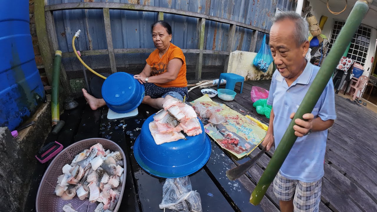 BUJANG SIGAT SALAI IKAN PAKAI DAUN BIRUK BUAH TANGAN UNTUK ANAK,MENANTU DI JOHOR //