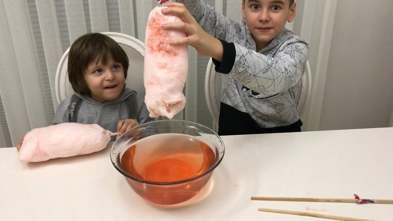 Pamuk şeker deneyiii😍İnanılmaz bişey oluyo ve pamuk şeker suda kayboluyo😳Fatih selim biyandan yiyo